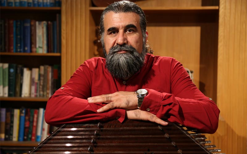 حسین پرنیا مدرس سنتور و سه تار