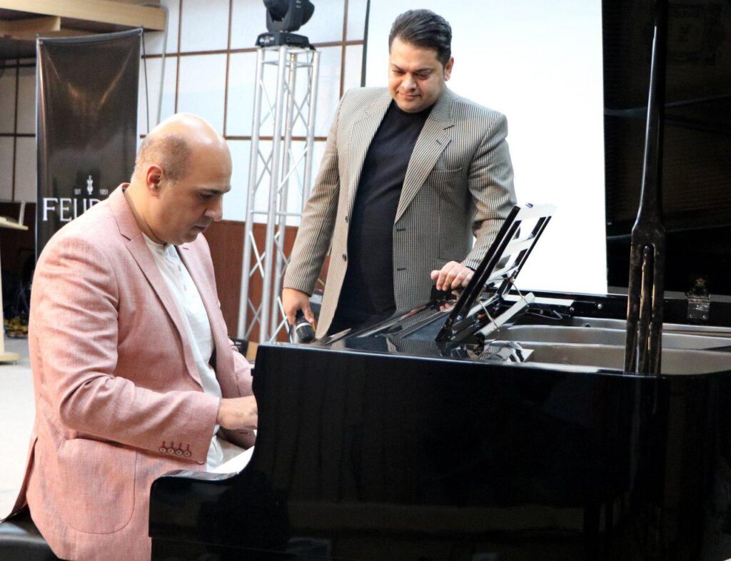 اجرای محمدرضا چراغعلی در رسیتال پیانوی هنرجویان همراز