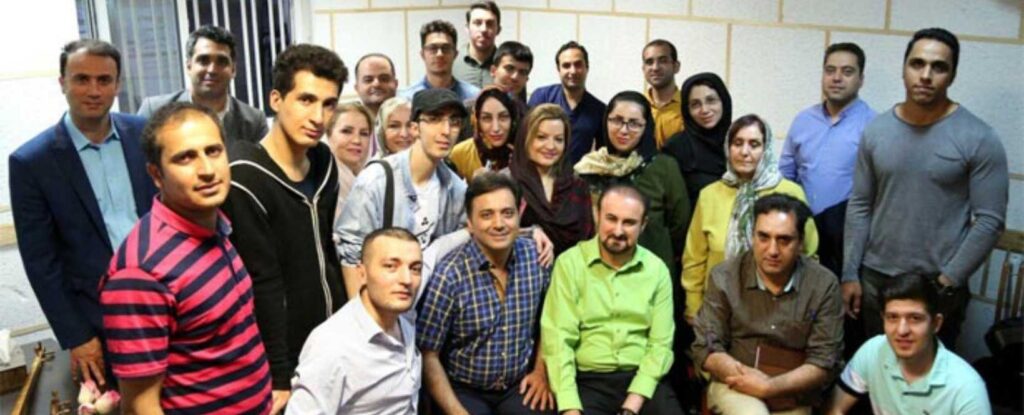 مجید اخشابی و عبدالحسین مختاباد در آموزشگاه موسیقی همراز