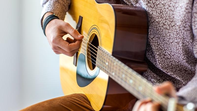 تکنیک‌های گیتار آکوستیک برای عبور از سطح مبتدی