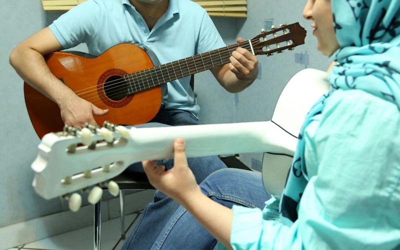 آموزش موسیقی در مناطق جنگی | پلی به سوی امید و آرامش